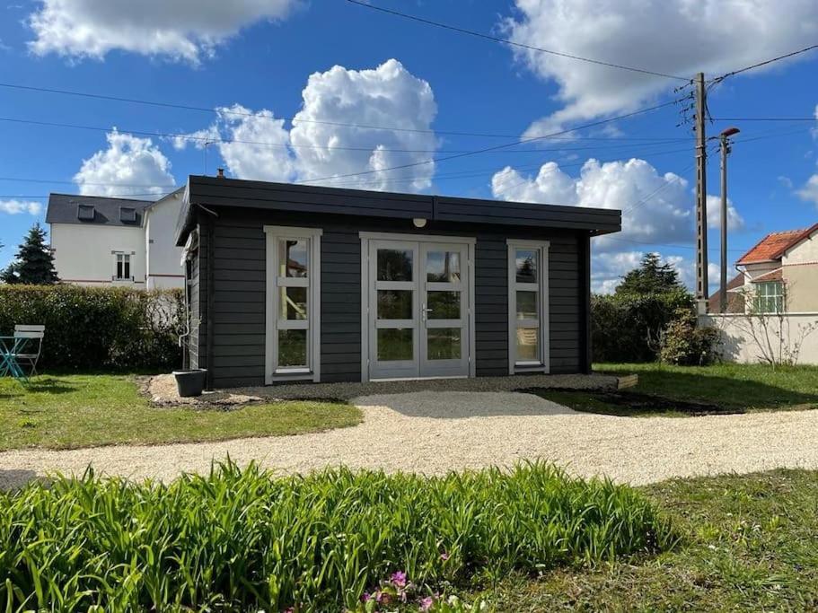 Tiny House Toute Equipee Avec Jardin Saint-Florent-sur-Cher Екстериор снимка